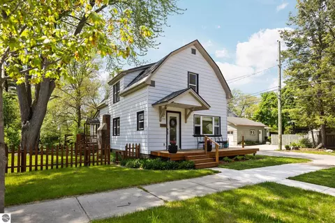 314 Barlow St, Traverse City, MI 49686