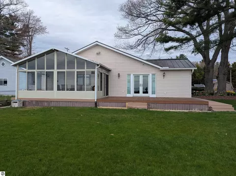 488 N Huron Rd, Au Gres, MI 48703