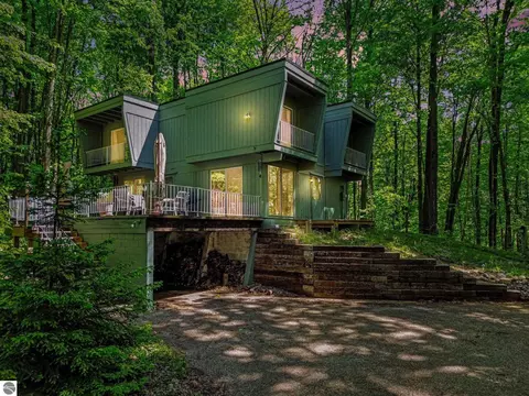 6609 Wasservalden Strasse, Bellaire, MI 49615