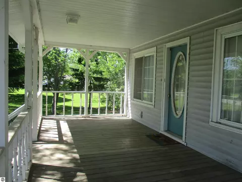 Exterior - 621 Wright St, Breckenridge, MI 48615 photo 12 of 15