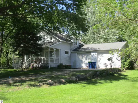 Exterior - 621 Wright St, Breckenridge, MI 48615 photo 14 of 15