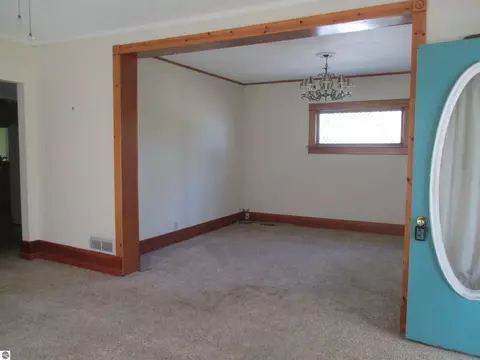 Living - 621 Wright St, Breckenridge, MI 48615 photo 1 of 4
