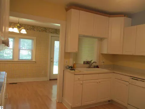 Kitchen - 621 Wright St, Breckenridge, MI 48615 photo 2 of 5