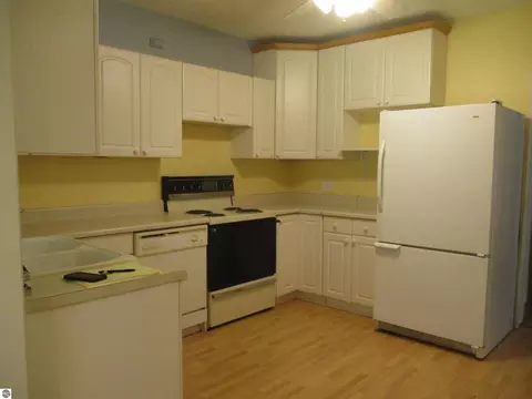 Kitchen - 621 Wright St, Breckenridge, MI 48615 photo 3 of 5