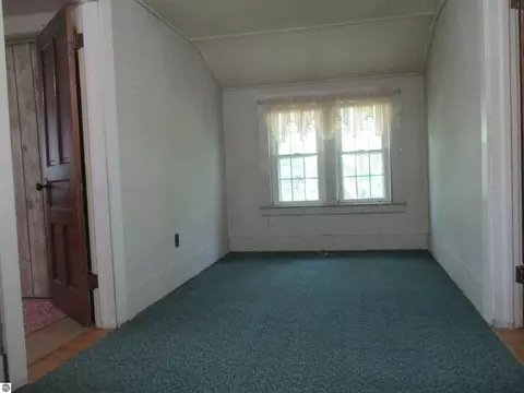 Bedroom - 621 Wright St, Breckenridge, MI 48615 photo 3 of 10