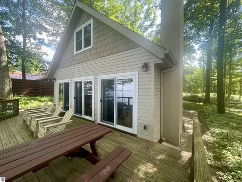 1504 S Birchaven Bch, Lake City, MI 49651