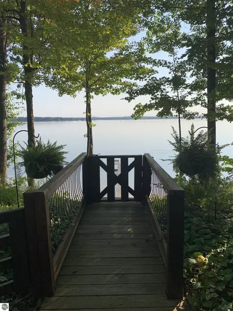 1504 S Birchaven Bch, Lake City, MI 49651