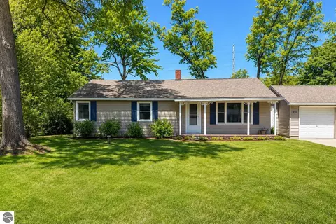 1865 Maple Dr, Traverse City, MI 49686
