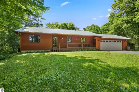 2160 S Maple Valley Rd, Suttons Bay, MI 49682