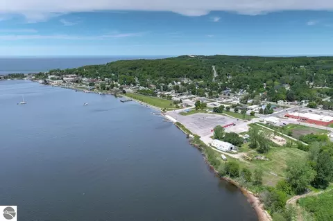 903 Main St, Frankfort, MI 49635