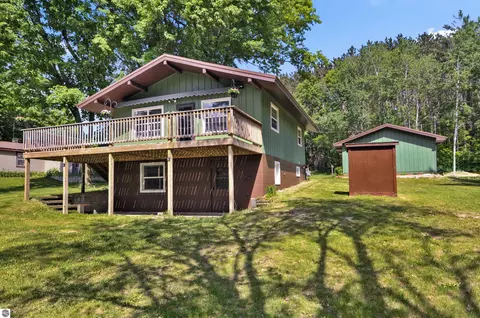 10864 Redman Dr, Cadillac, MI 49601