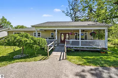 Exterior - 600 Second Ave, Hale, MI 48739 photo 3 of 6