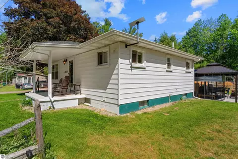 Exterior - 2670 Plainfield Rd, Hale, MI 48739 photo 4 of 12