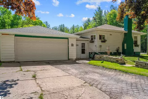 Exterior - 2670 Plainfield Rd, Hale, MI 48739 photo 5 of 12