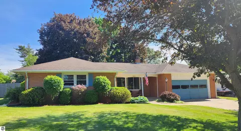 540 Fairlane Dr, Alma, MI 48801
