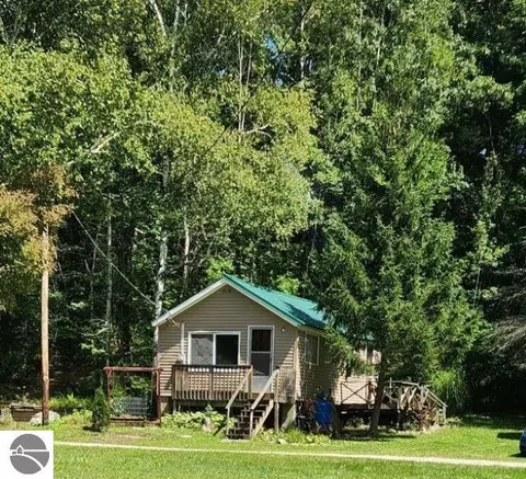 5319 S Lakeview, West Branch, MI 48661