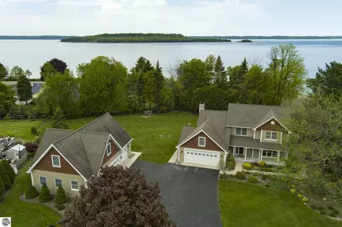 1453 Braemar Dr, Traverse City, MI 49686