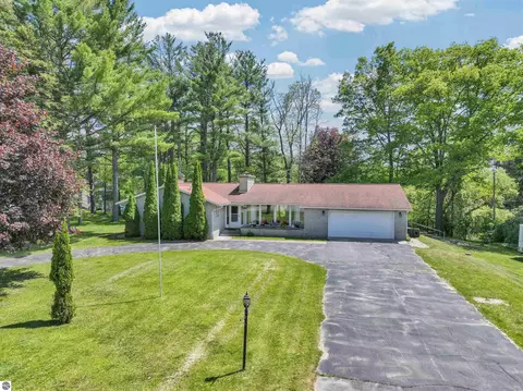 550 Henry St, Lake City, MI 49651