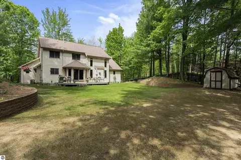 4340 Hampshire Dr, Williamsburg, MI 49690
