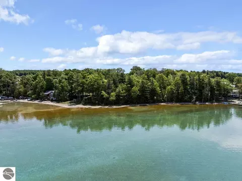 737 S Stony Point Rd, Suttons Bay, MI 49682