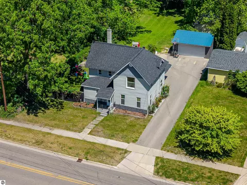 329 Ely St, Alma, MI 48801