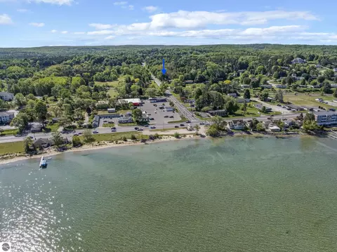 27 Bunker Hill Rd, Williamsburg, MI 49690