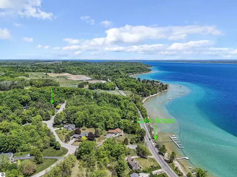 10159 Council Oak Dr, Traverse City, MI 49686