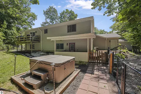 10159 Council Oak Dr, Traverse City, MI 49686