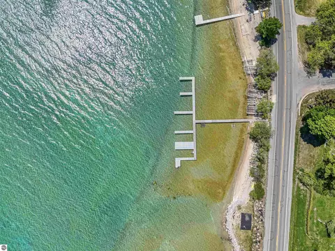 10159 Council Oak Dr, Traverse City, MI 49686