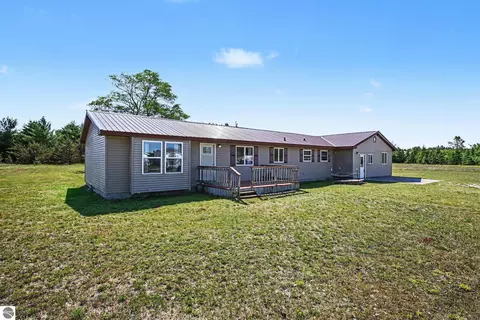 5156 Kellie St, Mesick, MI 49668