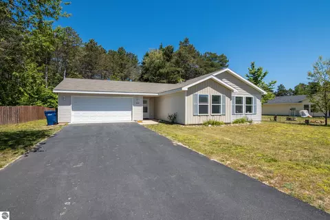 3225 Crimson Ranch Ln, Traverse City, MI 49685