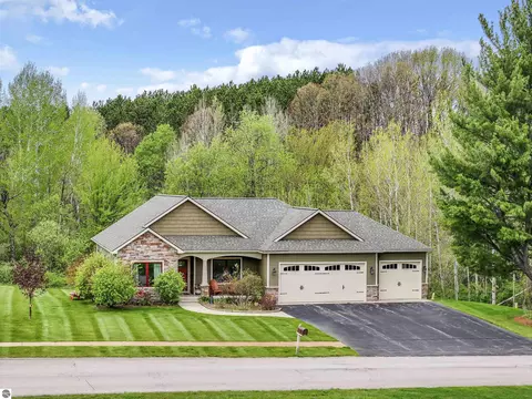 3251 Huellmantel Dr, Traverse City, MI 49685