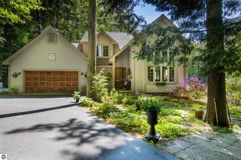 1504 Cedar Dr, Traverse City, MI 49684