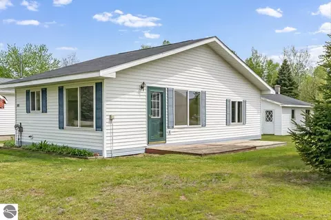 418 E Main St, Hale, MI 48739