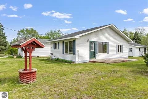 Exterior - 418 E Main St, Hale, MI 48739 photo 3 of 5
