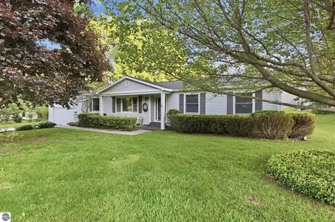 10062 E Claremont Dr, Traverse City, MI 49684