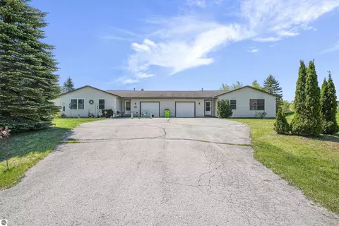 3434 Mahoney Dr, Traverse City, MI 49686