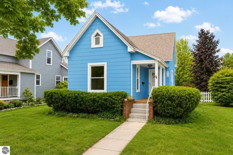 316 W Tenth St, Traverse City, MI 49684