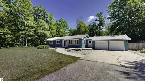 3042 Bischoff Rd, Harrison, MI 48625