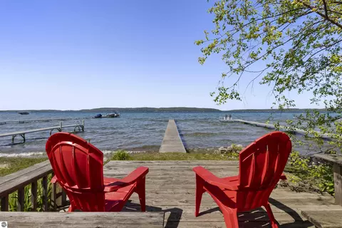 1313 E South Shore Dr, Frankfort, MI 49635