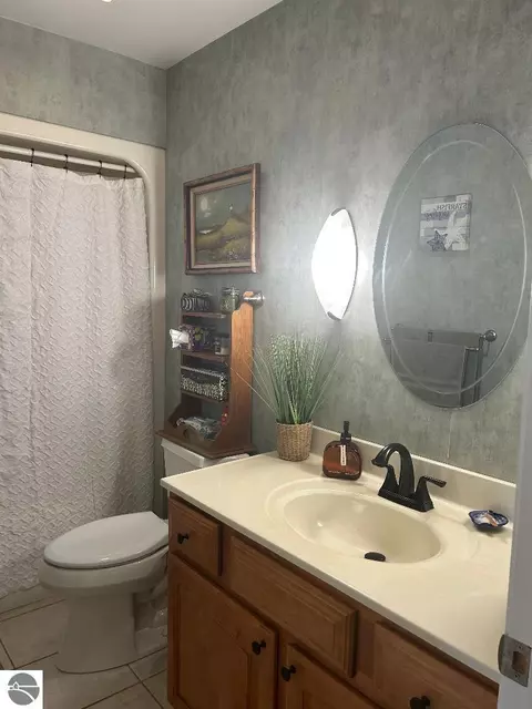 Bath - 2899 Midshipman Dr, Au Gres, MI 48703 photo 1 of 2