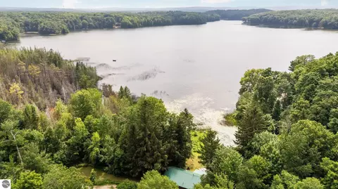 8370 Lake Of The Woods Rd, Bellaire, MI 49615
