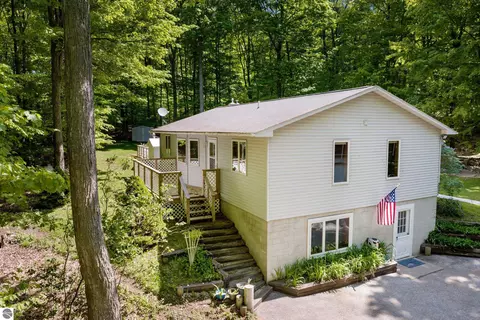 2057 Glory Rd, Frankfort, MI 49635
