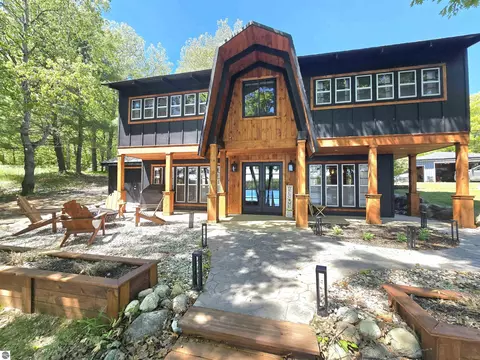 10172 NE Carmichael Dr, Mancelona, MI 49659