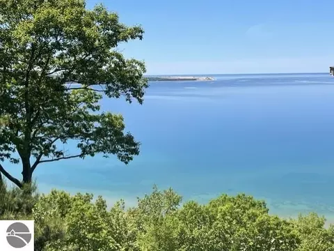 2 Pinnacle Pl # C, Glen Arbor, MI 49636