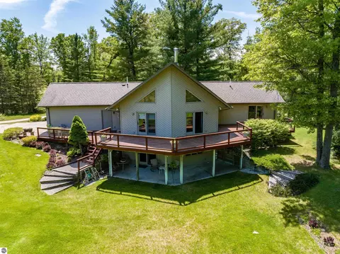 2022 N Clear Lake Rd, West Branch, MI 48661