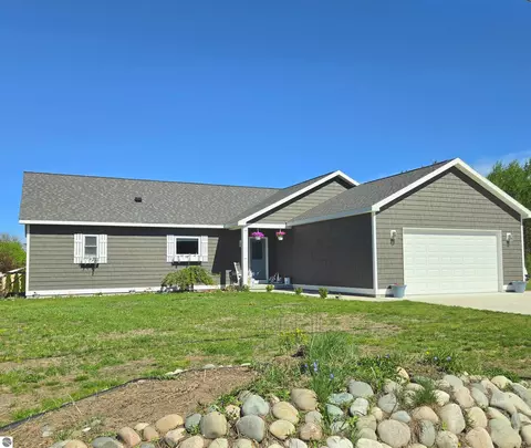 7580 W Cedar Lake Rd, Oscoda, MI 48750