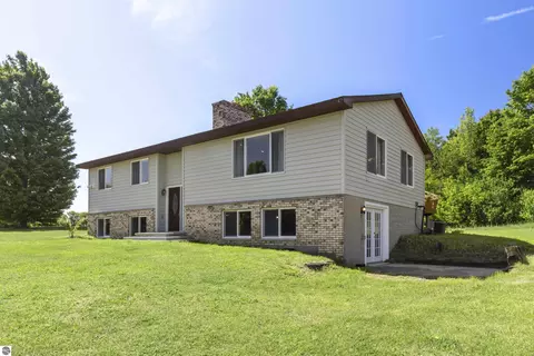 4848 Benzie Hwy, Benzonia, MI 49616
