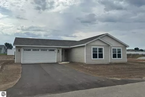 1812 Robin Dr, Traverse City, MI 49685