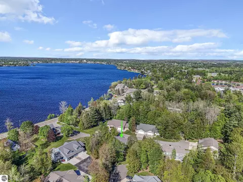 118 Davidsen Shores Dr #17, Cadillac, MI 49601